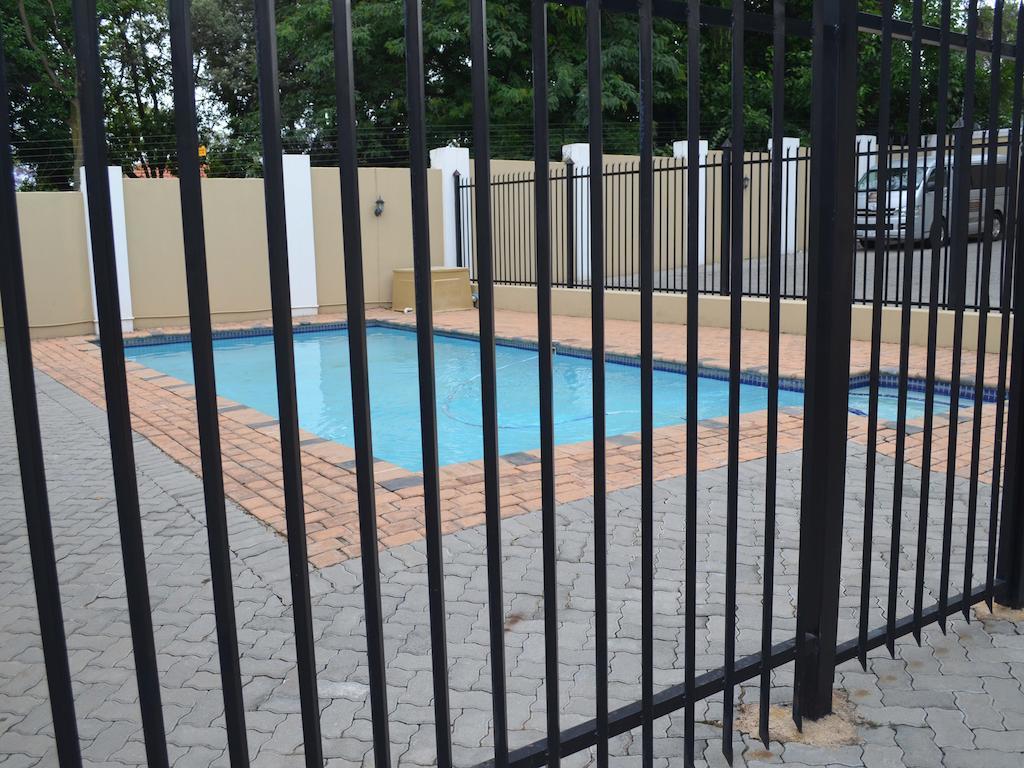 Henry George Guest House Pretoria-Noord Exterior foto