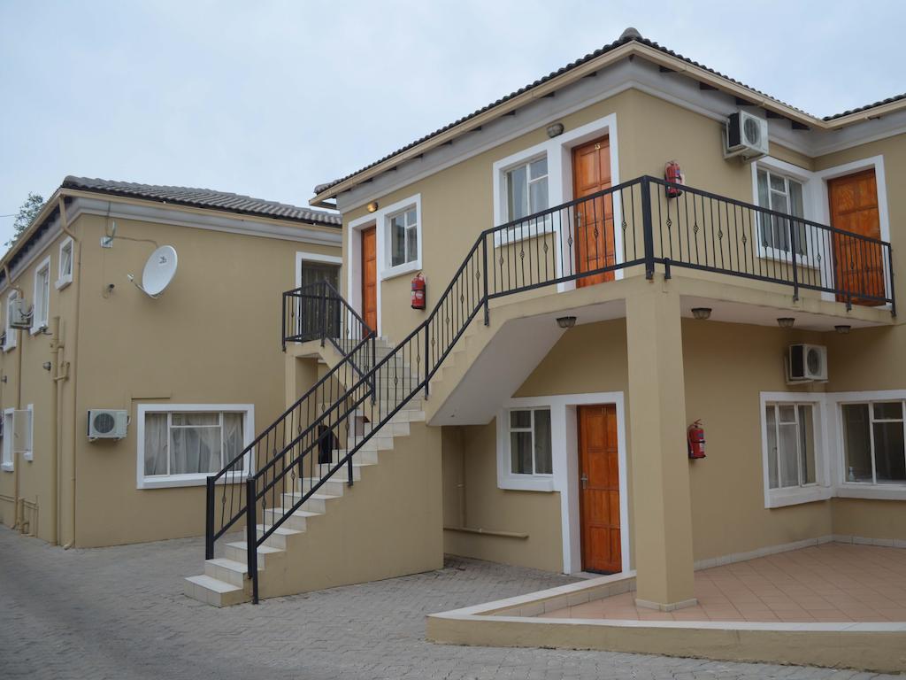 Henry George Guest House Pretoria-Noord Exterior foto